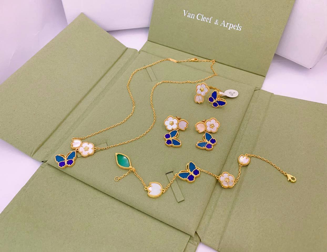 VCA
SET
NECKLACE BRACELET EARRINGS RING 230 DHS🇦🇪🇦🇪
WITH GOOD BOX AND PAPER BAG🎁🛍️
300 dhs🇦🇪🇦🇪
WITH SAME MASTER BOX AND PAPER BAG🎁🛍️
Zain89
♥️♥️♥️