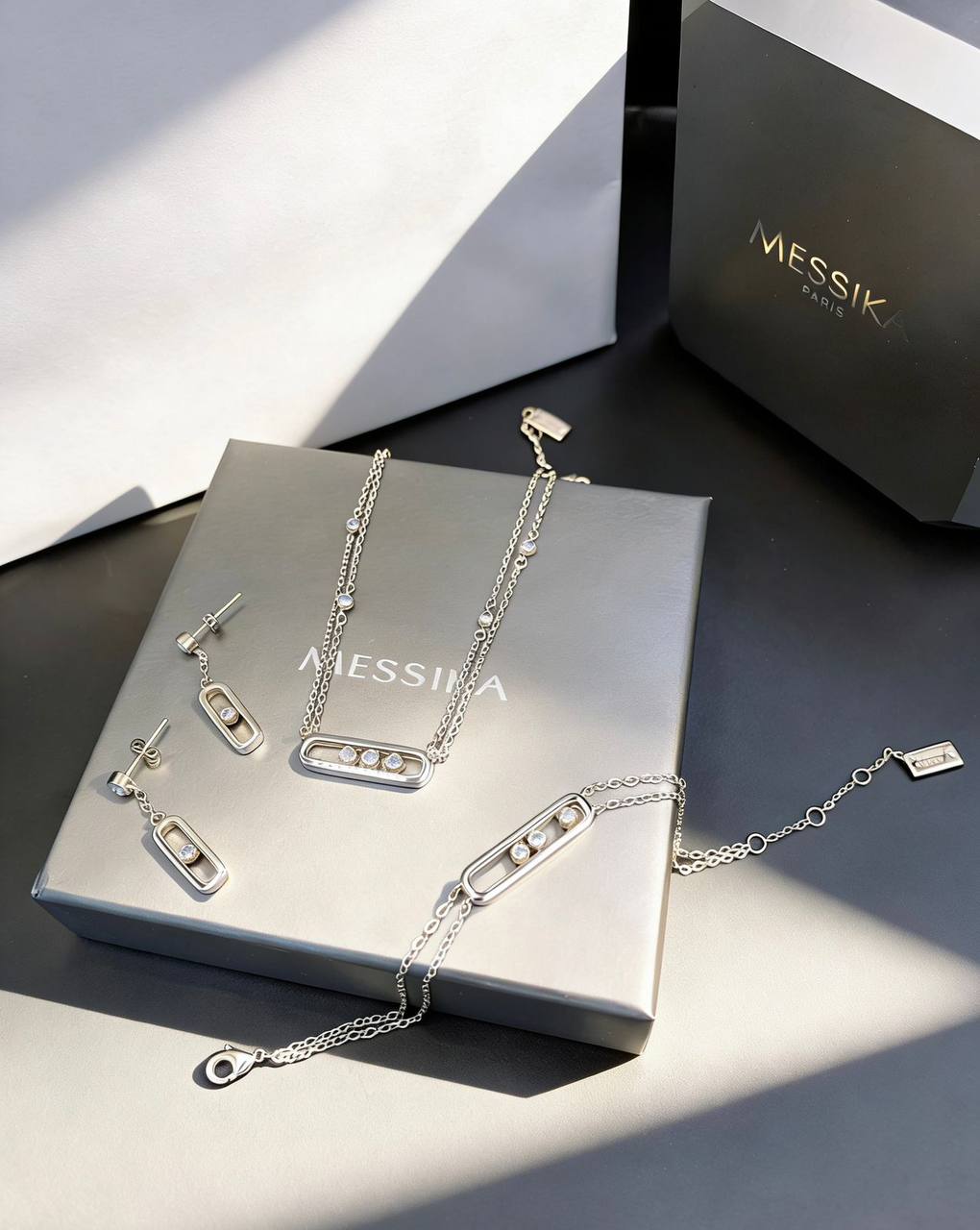 MESSIKA SET
NECKLACE
BRACELET
EARRINGS
WITH BOX AND PAPER BAG 🛍️🎁
120 DHS🌺 💎
WITH MASTER BOX AND PAPER BAG
170 dhs🌺🎁🛍️
Zain89
♥️♥️♥️
