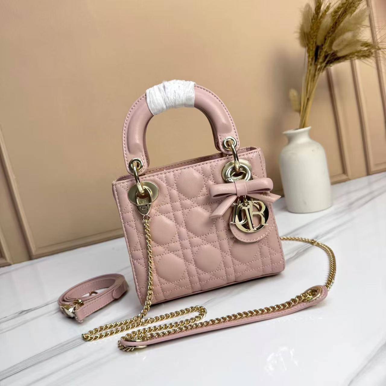Dior
master💓
300 dhs✅
Zain153
♥️♥️♥️