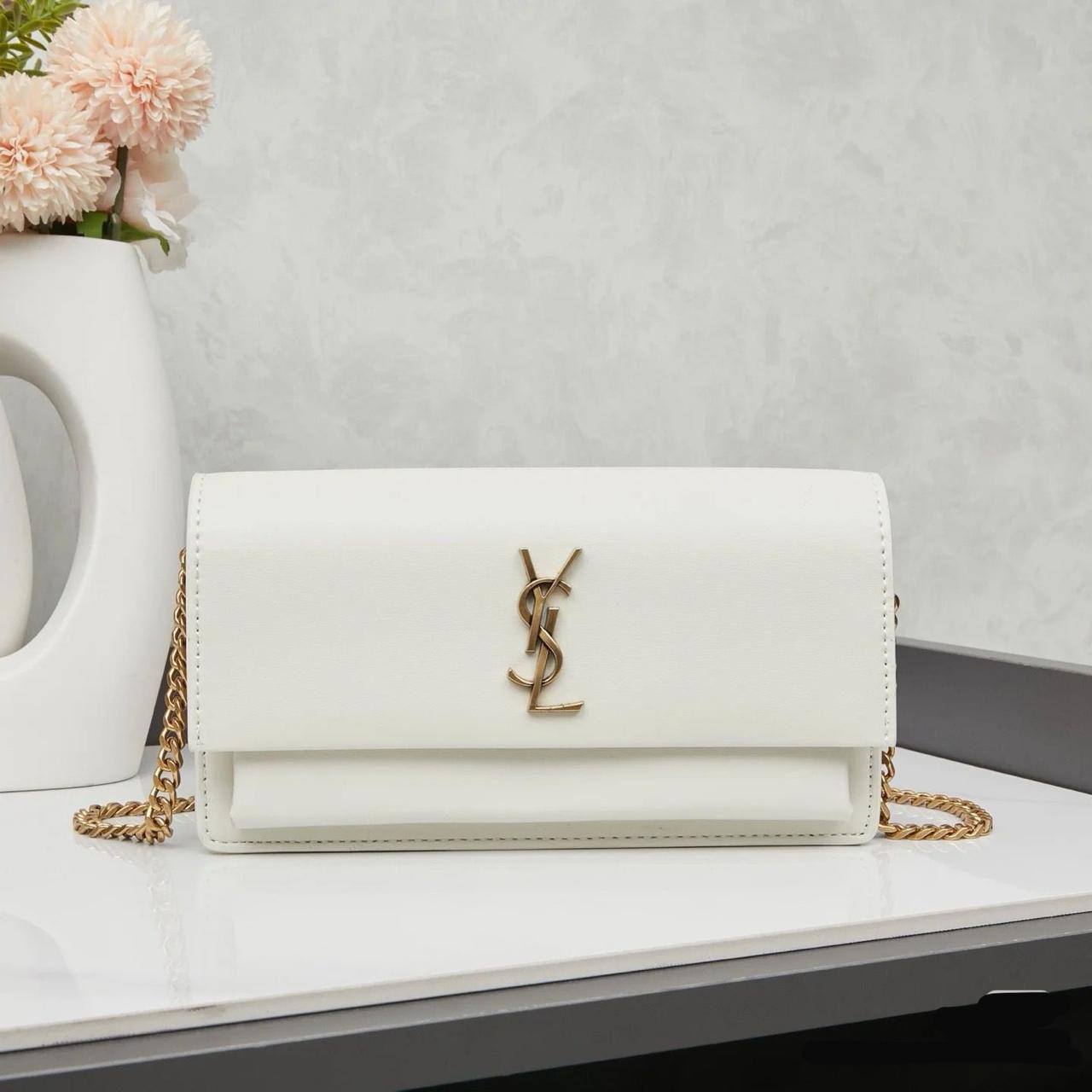 🌼 YSL Sunset
1️⃣ First quality +🎁
Size : 22 * 14 * 6 cm
90 dhs✅
with box🎁
Zain115
♥️♥️♥️