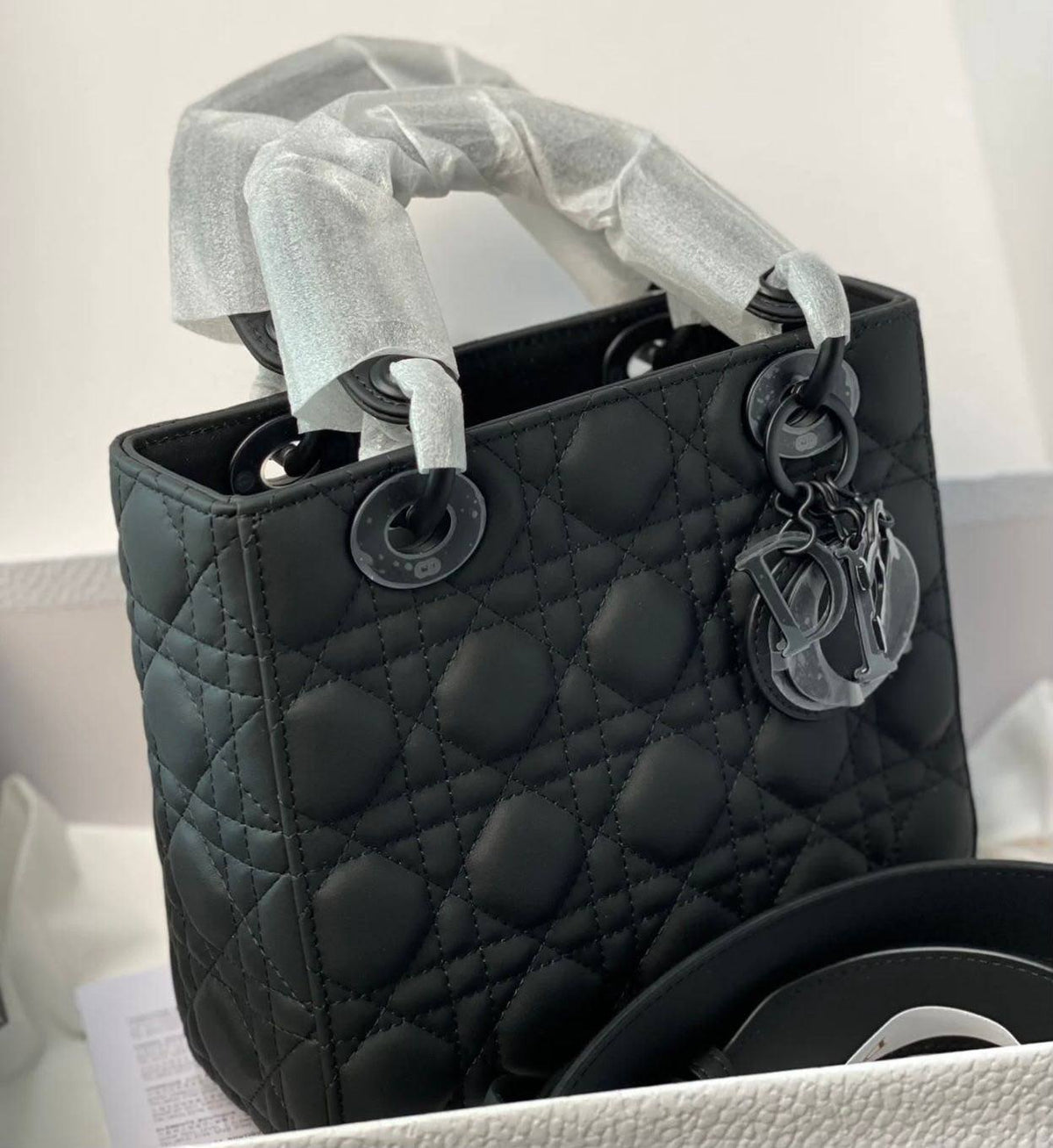 DIOR
NEW CAME
GOOD QUALITY
115 dhs🇦🇪🇦🇪
SIZE: 24cm
Zain295
Zain17
♥️♥️♥️