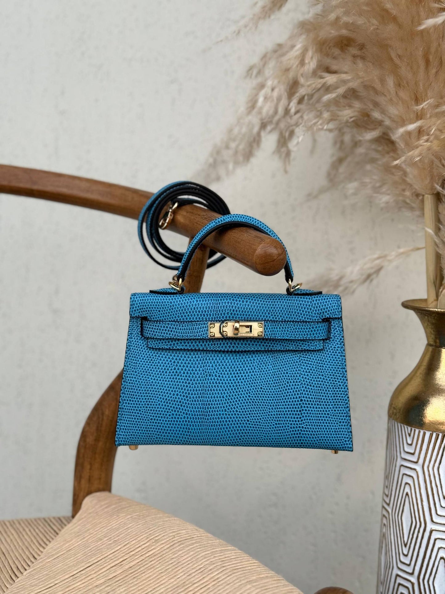 HERMES
19cm
360 dhs❣️
Top quality
With box🎁
Zain167
♥️♥️♥️