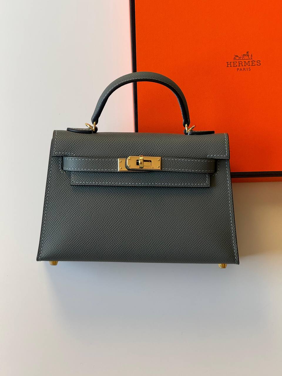 Hermes
minikelly 19cm💕
master quality😍with box❤️
340 dhs❤️💚❤️💚
Zain52
💚❤️💚