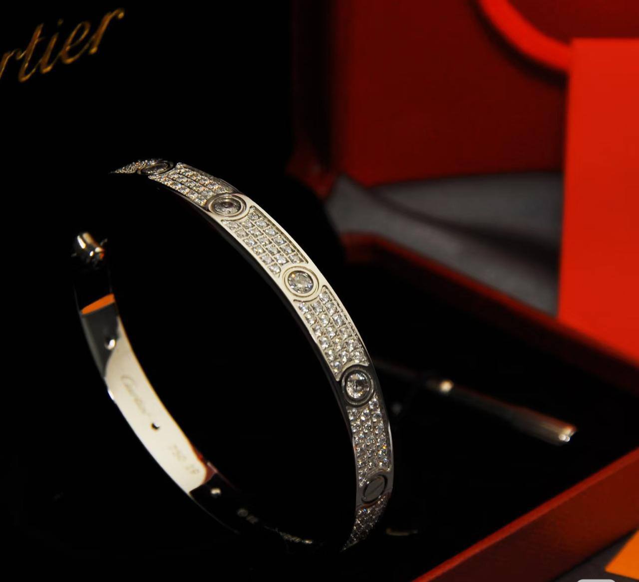 Cartier 💥*
Bangle 🍁
Master quality 💯
Size available 16,17,18,19
With normal boxes 📦
80 dhs✅
With master box 🗃️
130 dhs✅
Zain216
♥️♥️♥️
