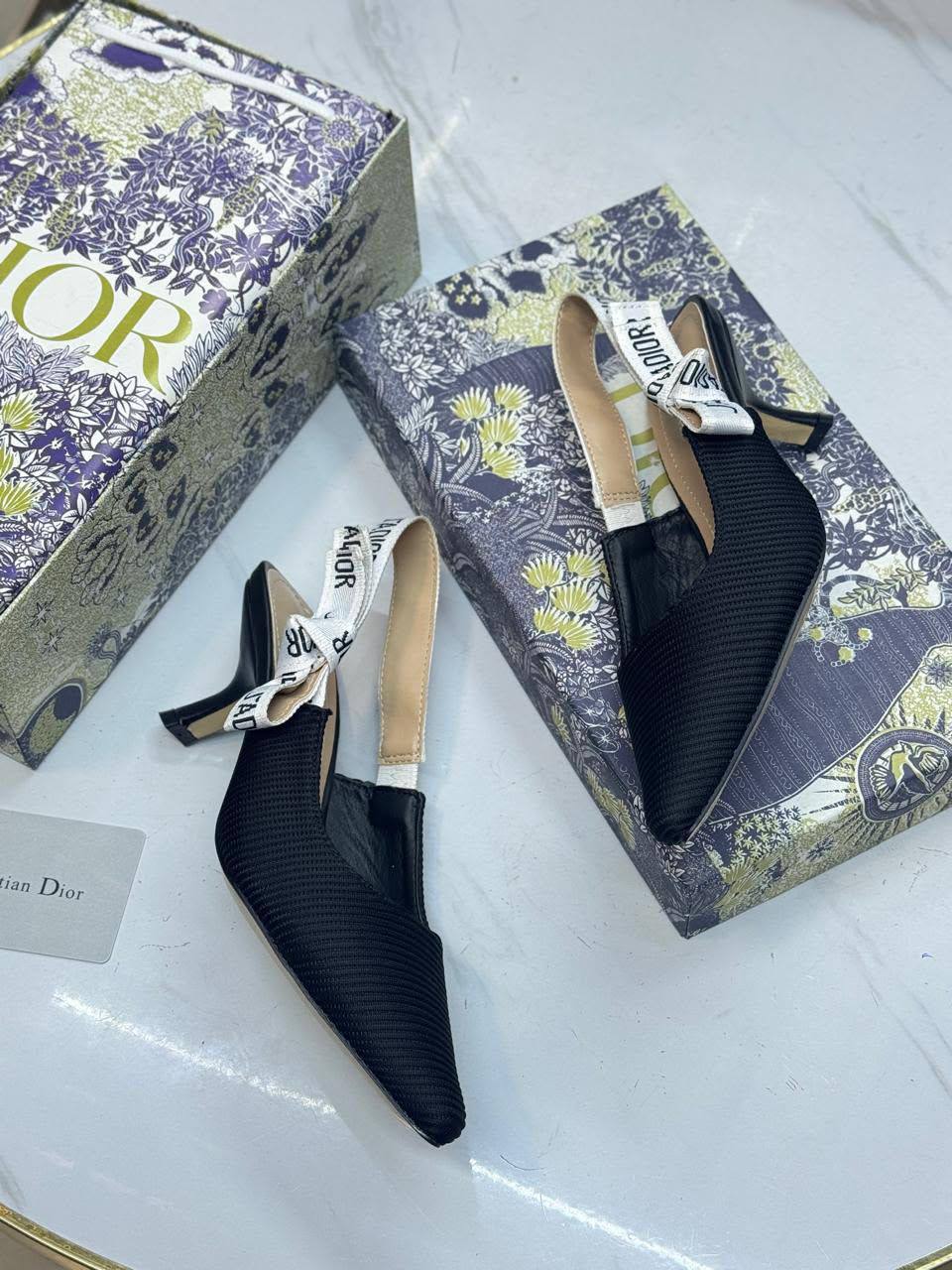 Dior
𝟑-𝐂𝐌
💯high quality
Size 36-37-38-39-40-41
110 dhs💛
Zain21
♥️♥️♥️