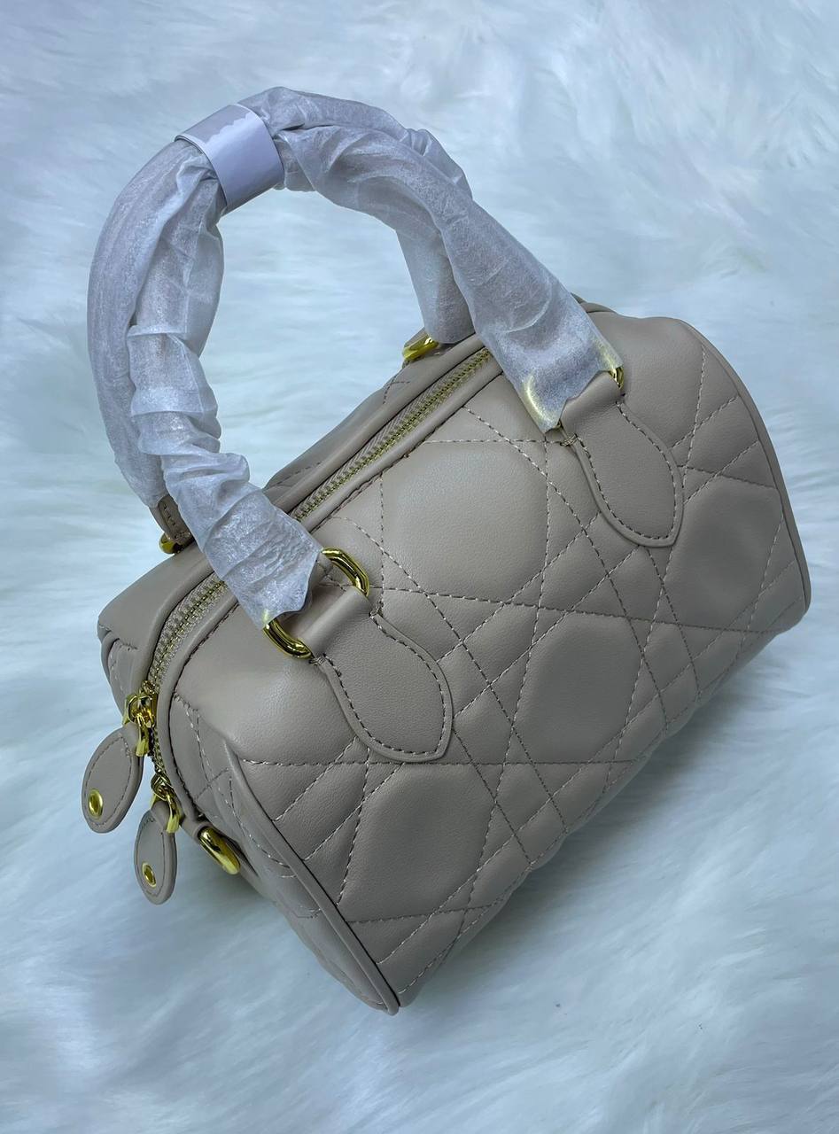 Dior
with box
🎁🎁🎁
95 dhs✅
Zain72
♥️♥️♥️
