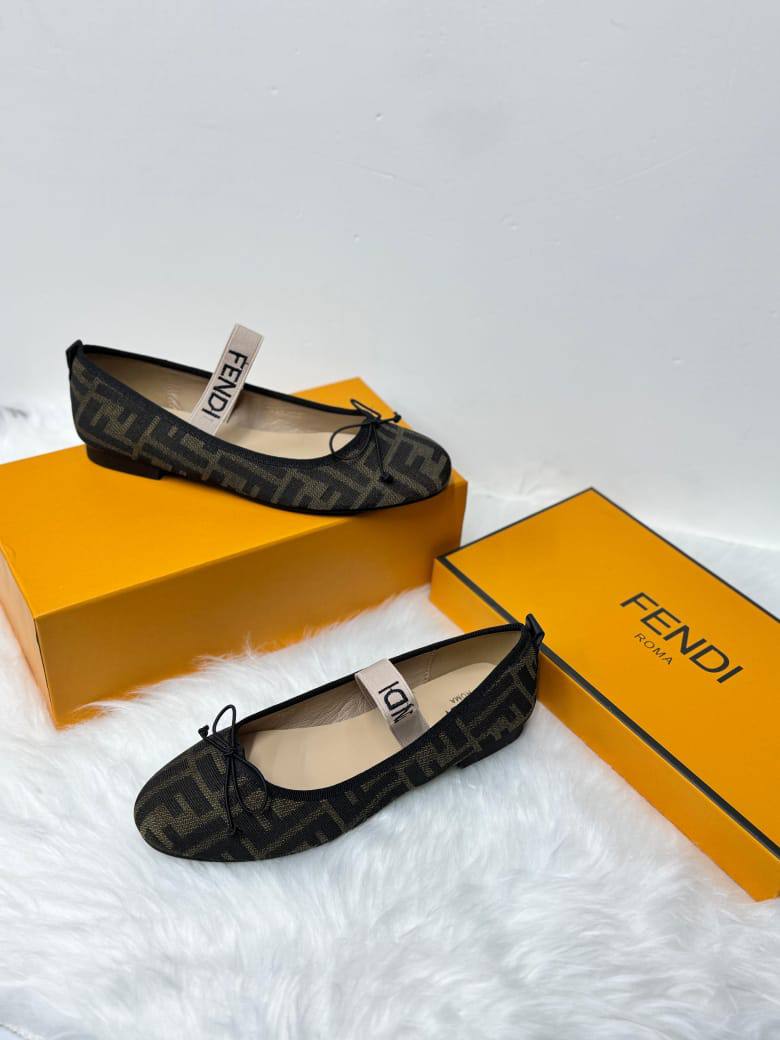 Fendi
New arrived
Size 36 to 41
105 dhs🪙🌨️
Zain21
♥️♥️♥️