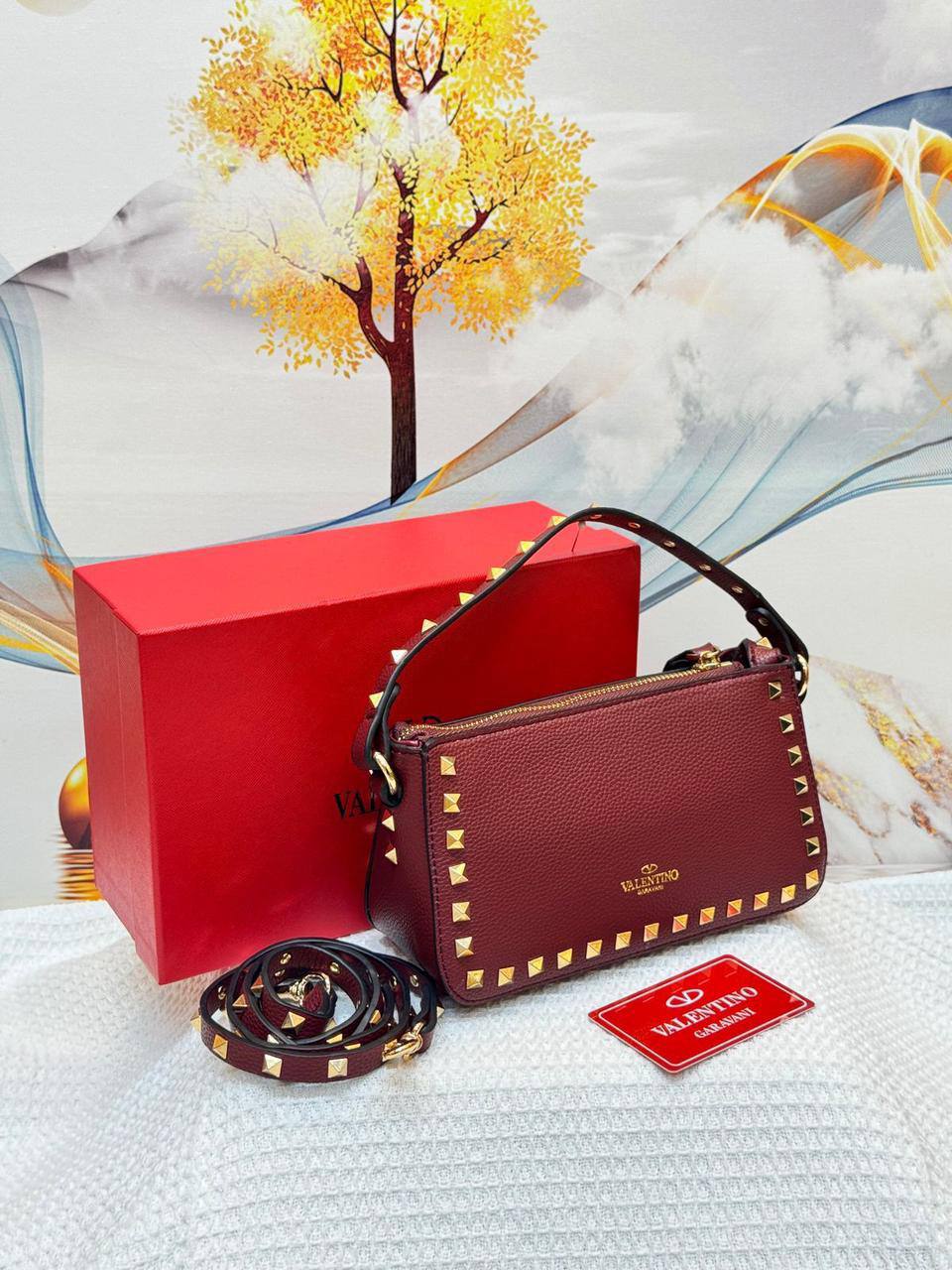 Valentino
Best quality
With box’s
🎁🎁🎁
115 dhs❣️
size 21cm
Zain158
♥️♥️♥️