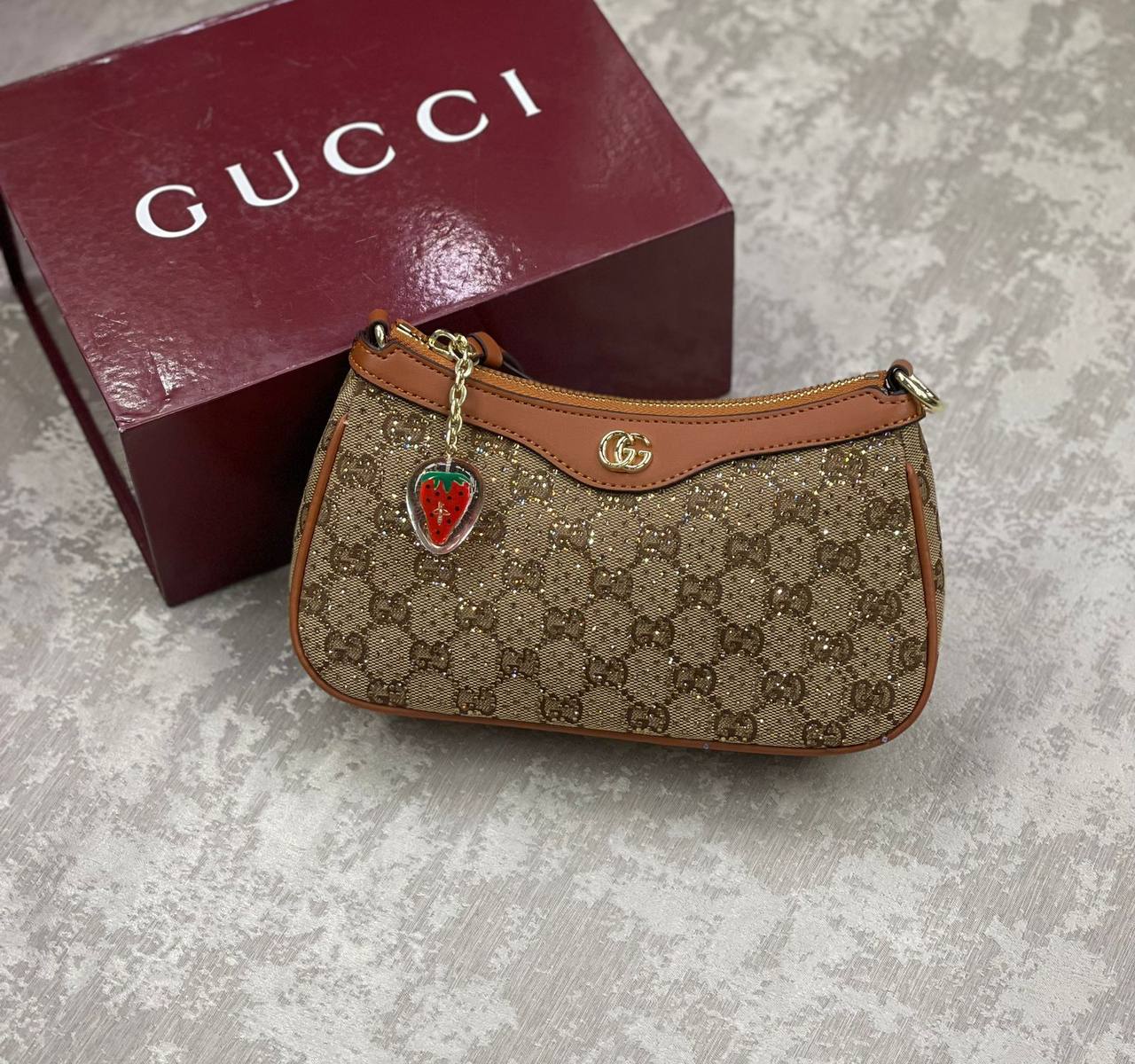 Gucci
230 dhs✅
with box
🎁🎁🎁
Zain175
♥️♥️♥️