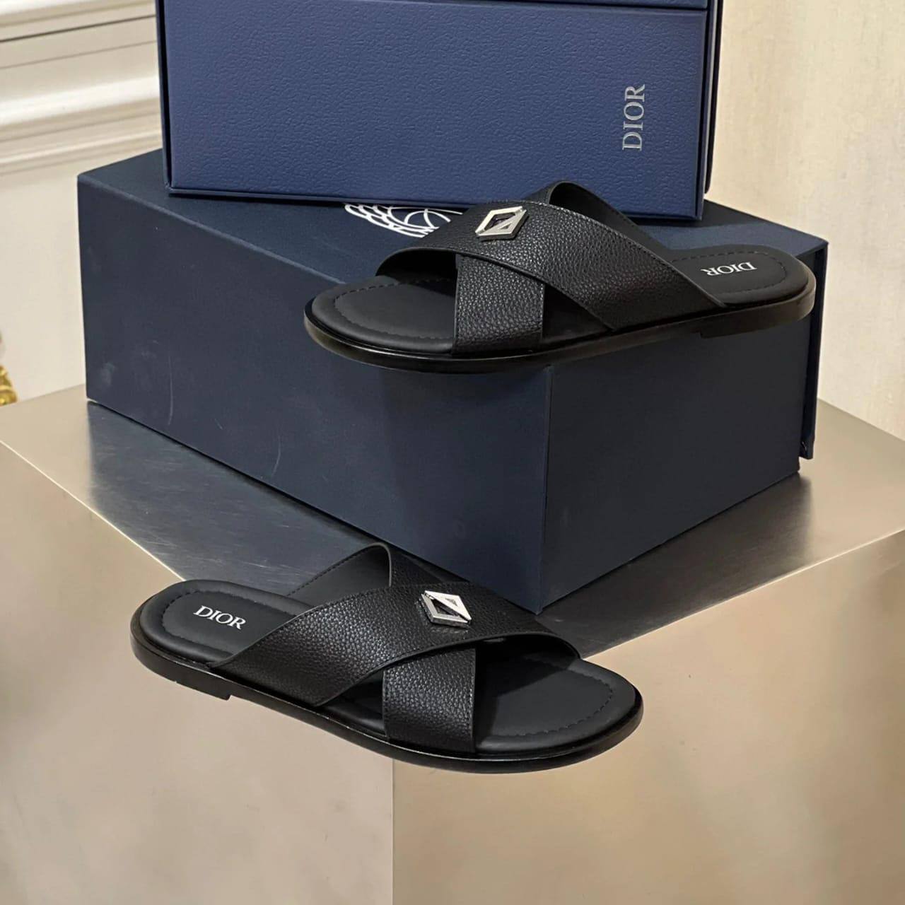 DIOR MAN
Size 40-45
105 dhs❤️
Zain40
♥️♥️♥️