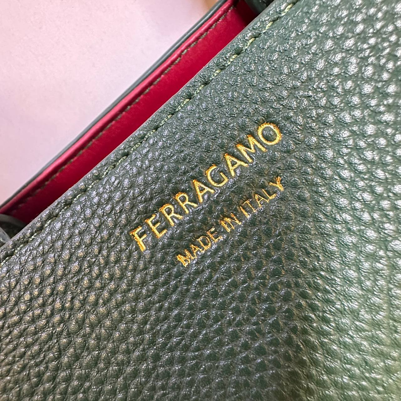 FERRAGAMO
GOOD QUALITY
120 dhs✅
Zain39
♥️♥️♥️