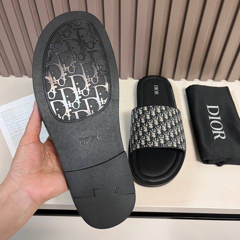 Dior Slippers
Size 40 to 46
Good quality
105 dhs✅
Zain79
♥️♥️♥️