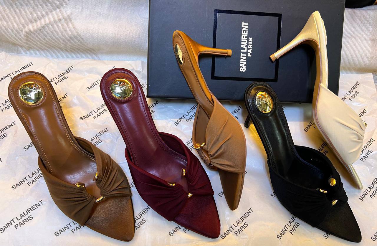 YSL
OFFER PRICES
150 dhs🪙🌨️
SIZE 36-41
Zain88
♥️♥️♥️