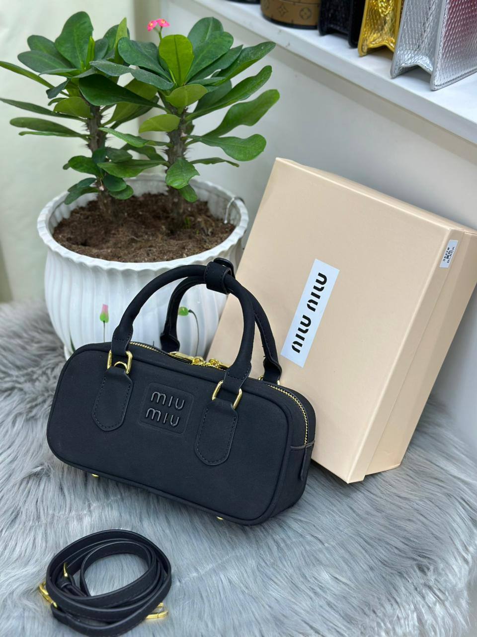 Miu Miu
95 dhs🪙🌨️
with BOX🌷
Zain244
♥️♥️♥️