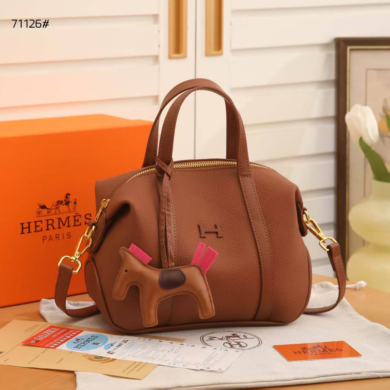 Hermes
110 dhs✅
With box
Size25cm
Zain219
♥️♥️♥️