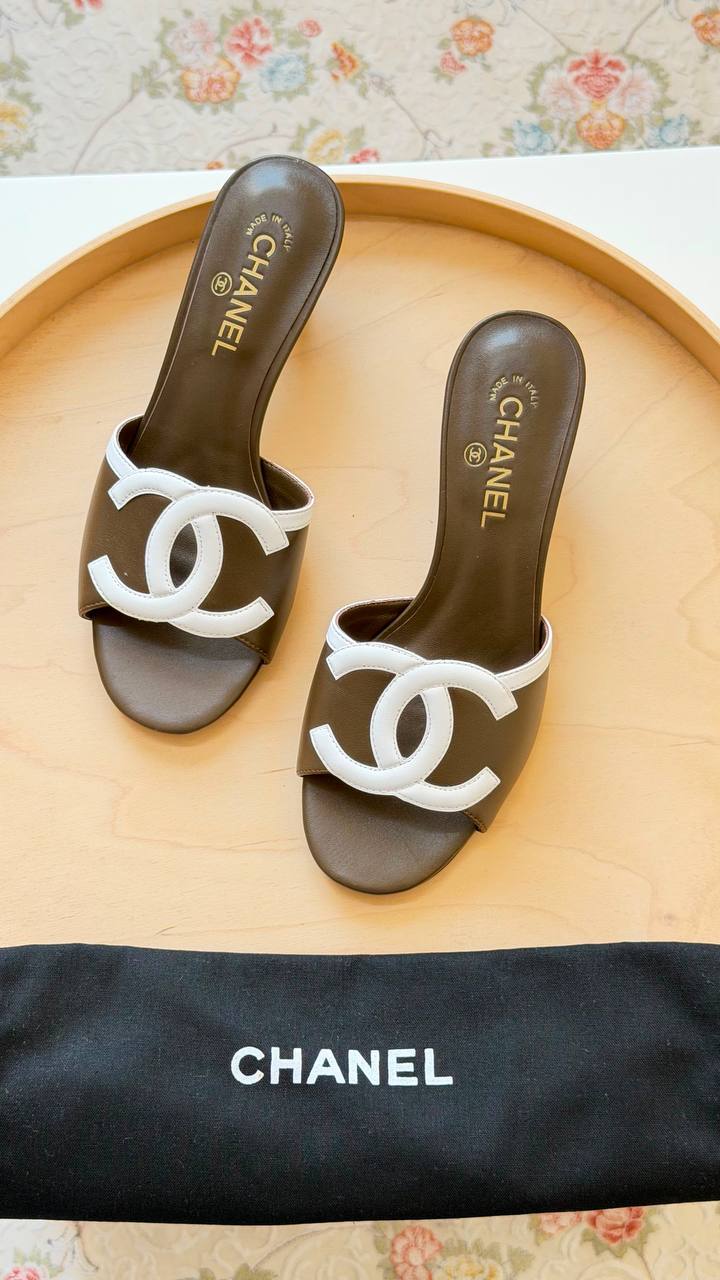 CHANEL
Available🤩
Master quality
Size: 36 to 41
450 dhs✅
Zain318
♥️♥️♥️
