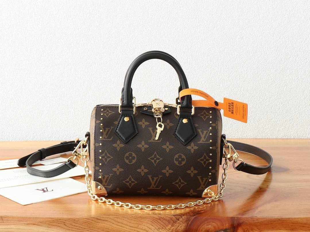 LV
Master Bags
For Price 👇 WTSP Text Zain 0568585901
Zain192
♥️♥️♥️