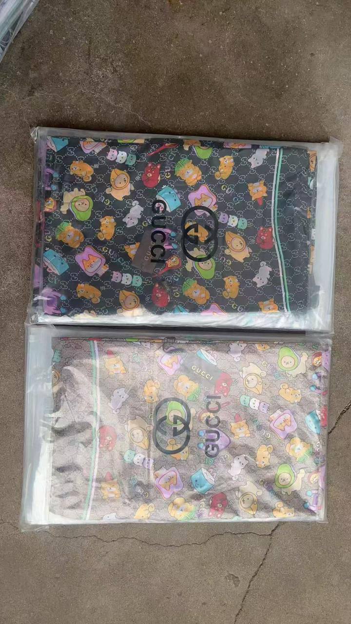 Silk scarf
40 dhs🪙💕
Zain93
♥️♥️♥️