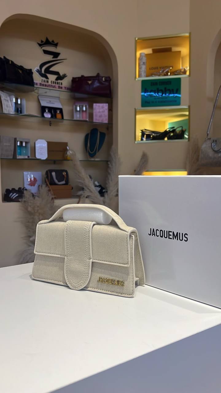 Jacquemus
100 dhs
With box
Zain290
♥️♥️♥️
zc