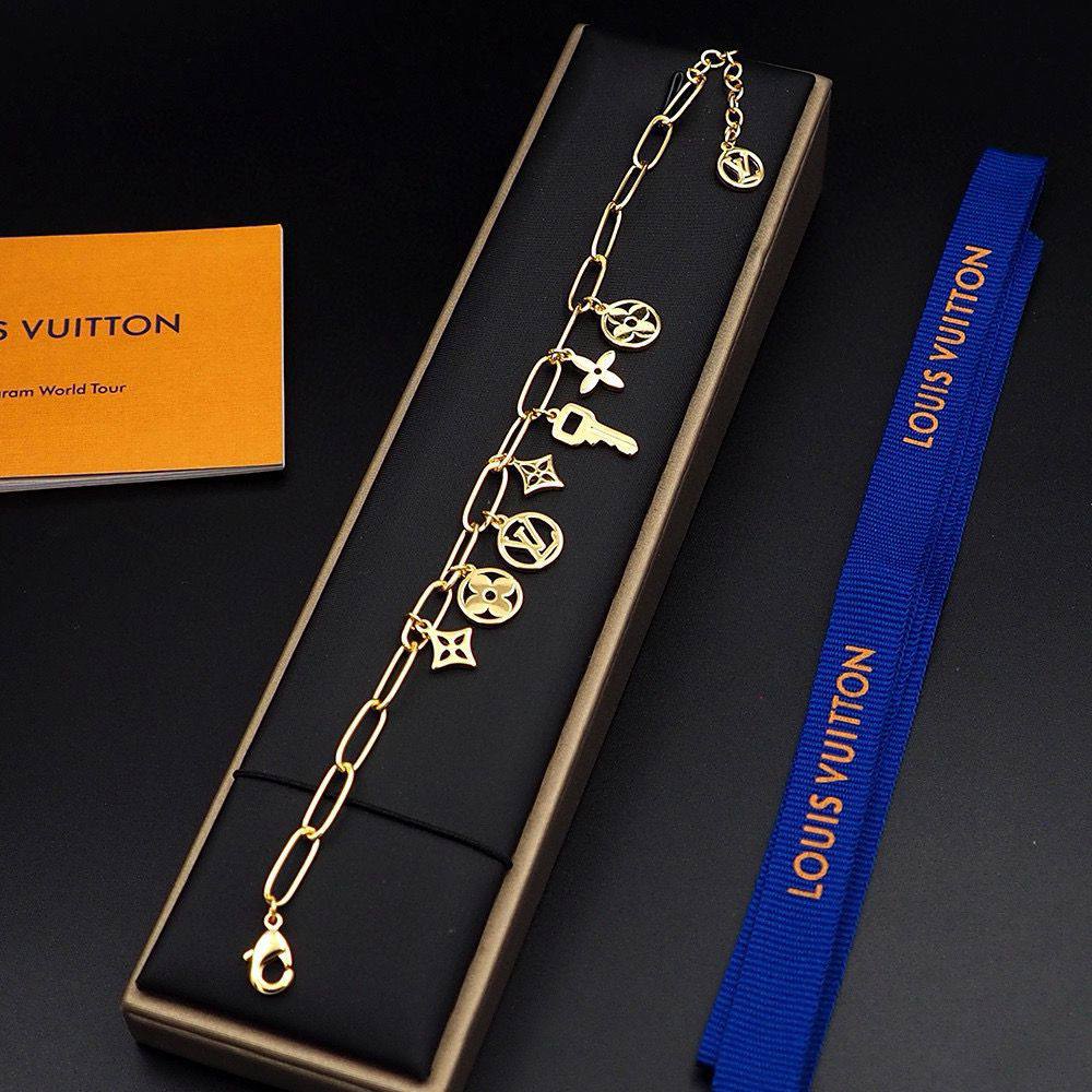 LV ❤️🔥*
Necklace ✨
Bracelet 🦋
Master quality 💯
With normal boxes 🗃️
95 dhs🇦🇪
With master box 📦
110 dhs🇦🇪
Zain216
♥️♥️♥️