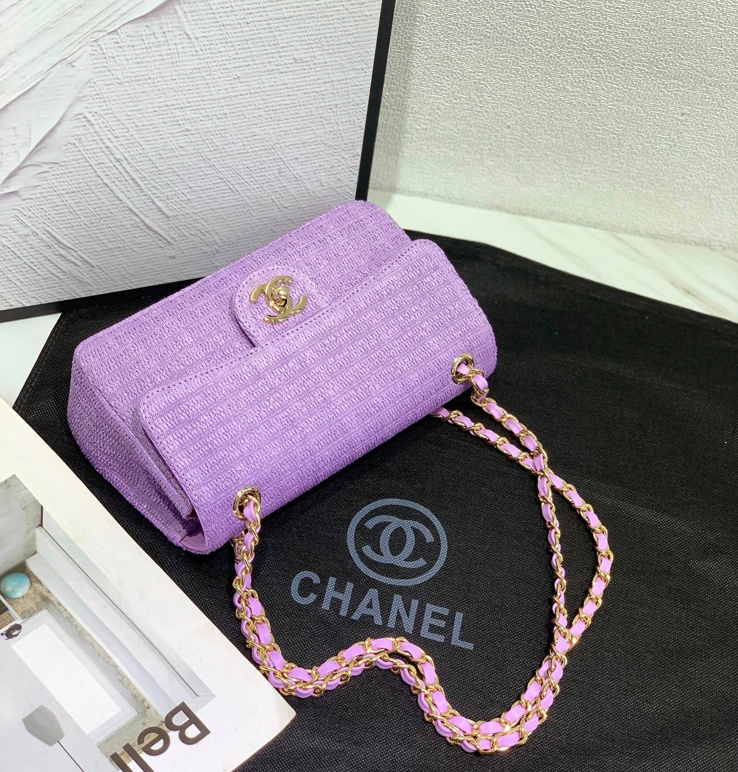 CHANEL
GOOD QUALITY
WITH BOX
130 dhs✅
Zain295
♥️♥️♥️