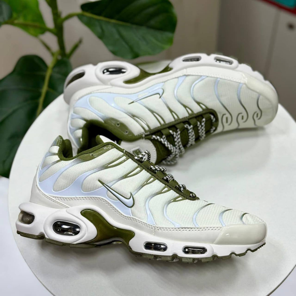 Airmax TN
105 dhs🇦🇪🇦🇪
40 to 46
Zain27
♥️♥️♥️