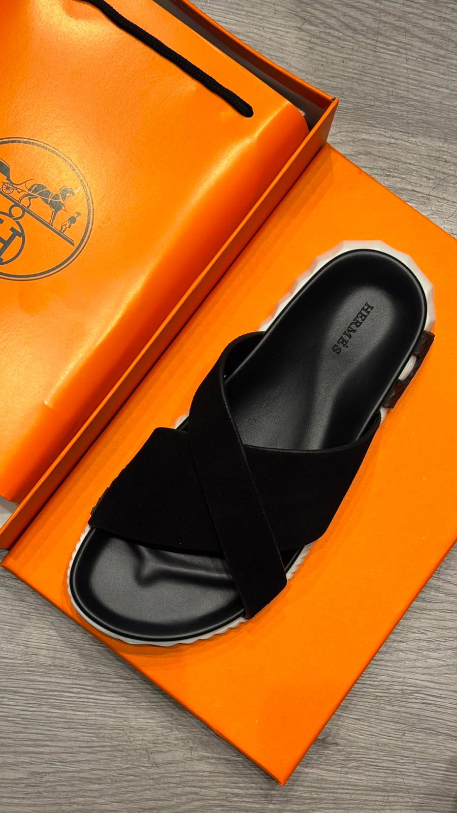 Hermes
Size 40 TO 45
120 dhs✅
Zain183
♥️♥️♥️