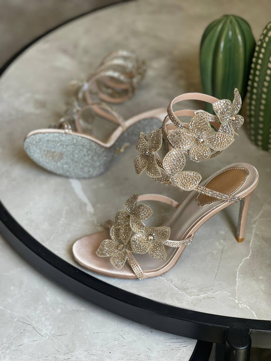 RENE CAOVILLA ✔️
SUPER MASTER QUALITY ✅
Size : 36 TO 41 🐾
650 dhs🗽
Zain113
♥️♥️♥️