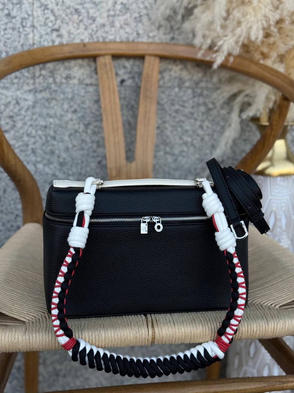 LORO PIANA
27cm
370 dhs🪙🌨️
Top quality
With box🎁
Zain167
♥️♥️♥️