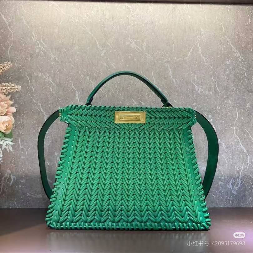 Fendi
120 dhs🇦🇪🇦🇪
Zain10
♥️♥️♥️