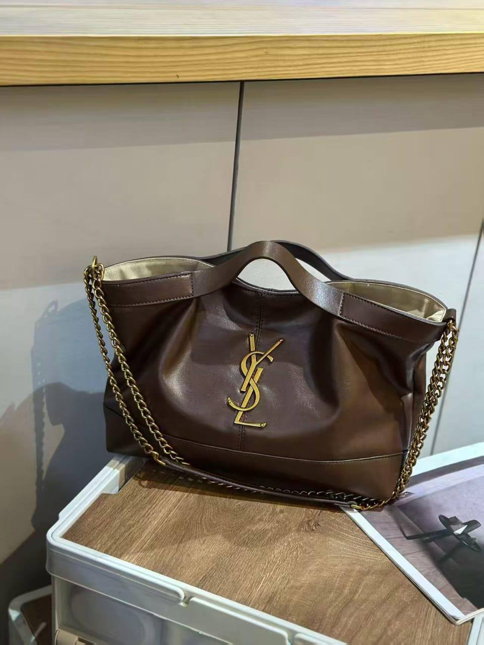YSL
40cmx23cmx11cm
110 dhs✅
Zain72
♥️♥️♥️