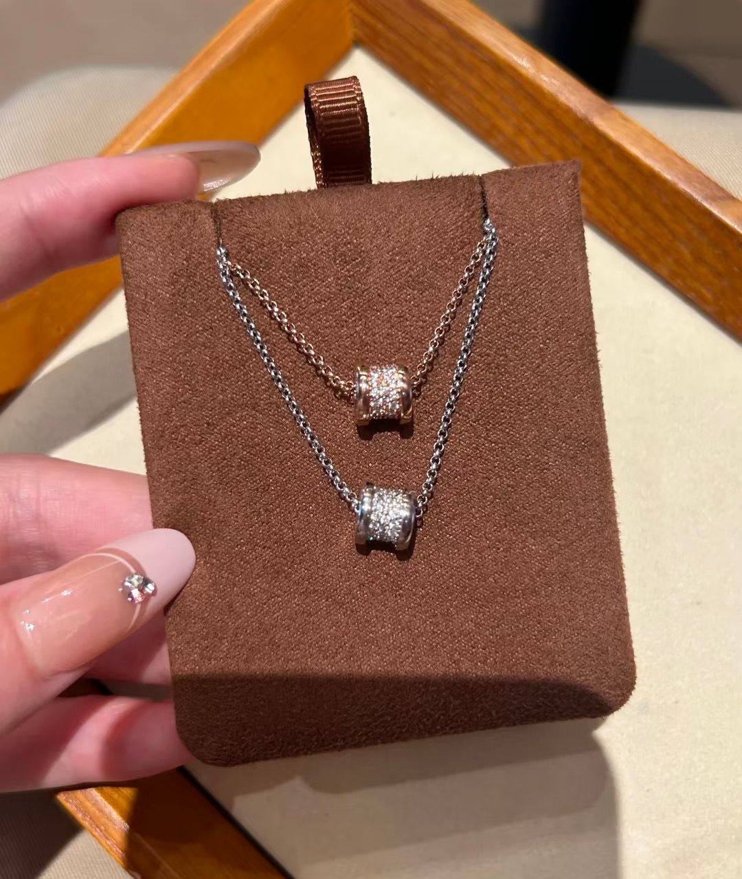 BVLGARI 😍
Necklace 🦋
Master quality 💯
With normal boxes 🗃️
55 dhs🇦🇪🇦🇪
With master box 📦
85 dhs🇦🇪🇦🇪
Zain216
♥️♥️♥️