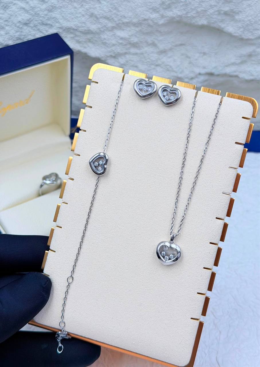 Chopard ❤️
260 dhs💛 with normal box
310 dhs💛 with original box 📦
Zain209
♥️♥️♥️
