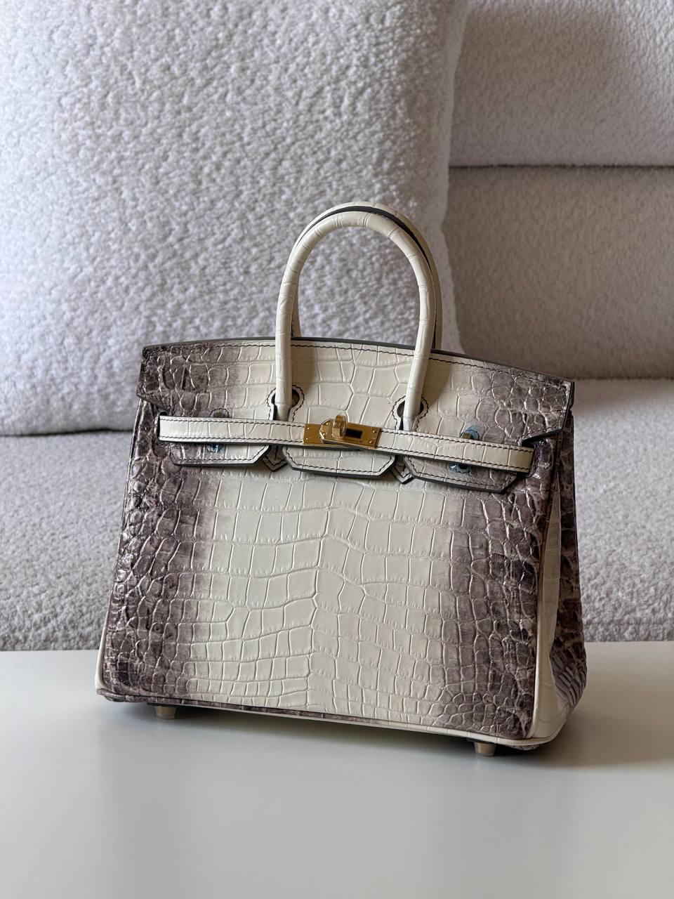Hermes birkin croc 25cm💕master quality😍
with box❤️
🎁🎁🎁
780 dhs🪙🖤🇦🇪
Zain52
♥️♥️♥️