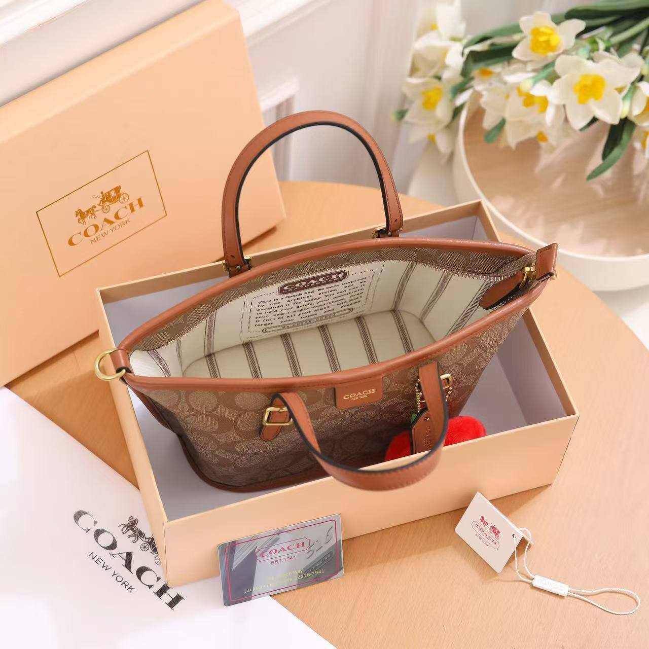 Coach
Best quality
With box’s
🎁🎁🎁
95 dhs🇦🇪
size 21cm
Zain158
♥️♥️♥️