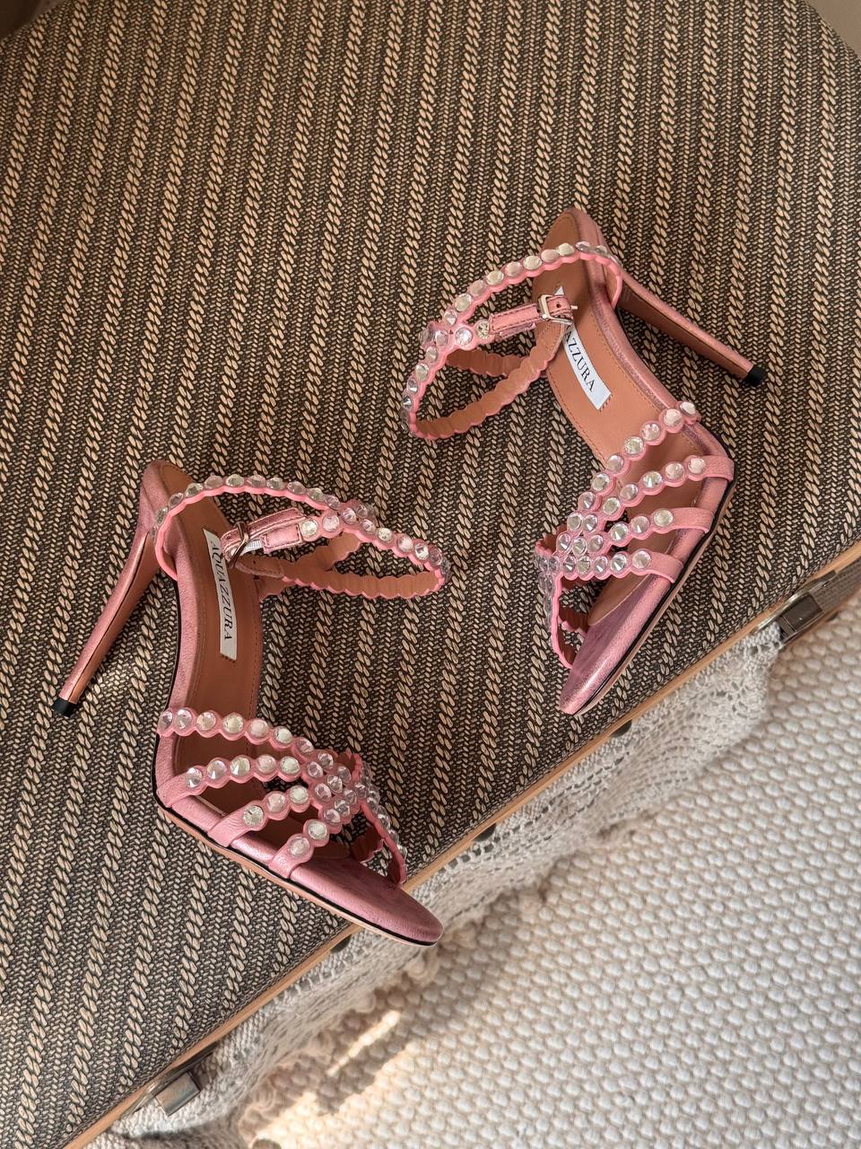 AQUAZZURA
✨ new Collection
👠 36–41
💎 Premium Quality
🔥 Super Master
430 dhs🇦🇪🇦🇪
Zain198
♥️♥️♥️