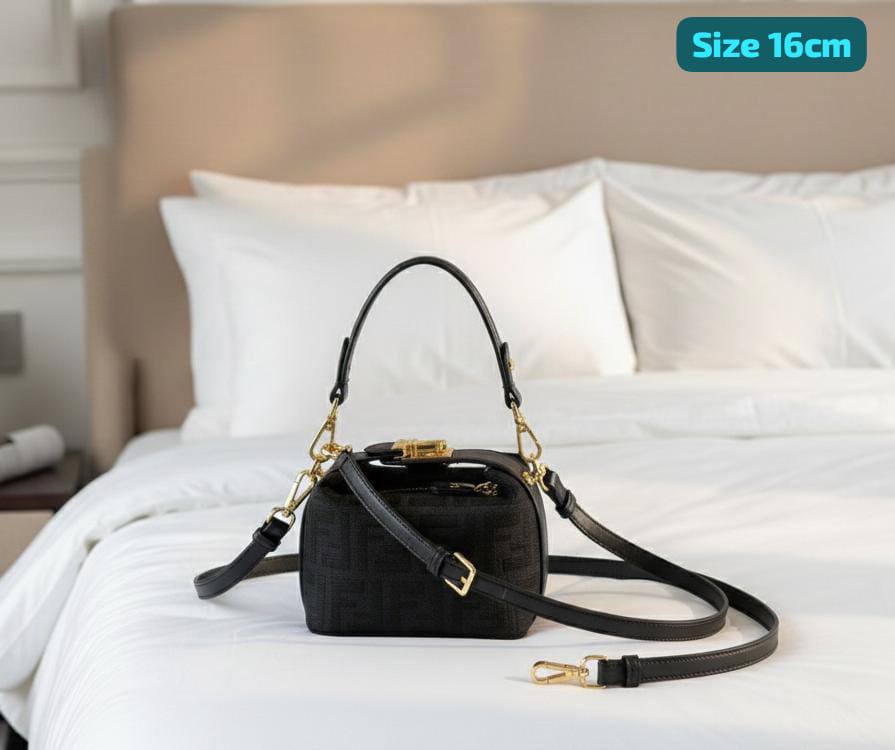 Fendi
Good quality
with box
🎁🎁🎁
85 dhs🪙🌨️
Zain186
♥️♥️♥️