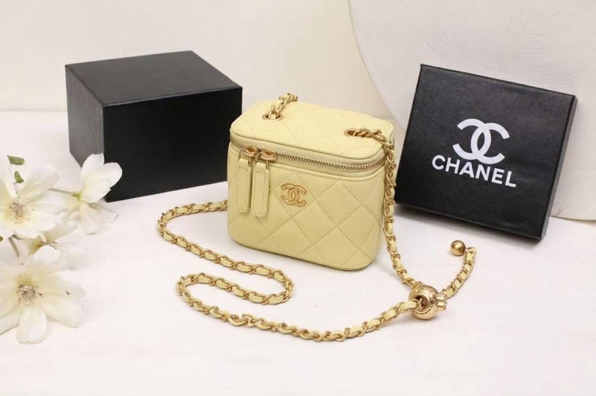 Chanel
Mini Mekaup
Size 12cm
100 dhs🇦🇪🇦🇪
Withbox
Zain44
♥️♥️♥️