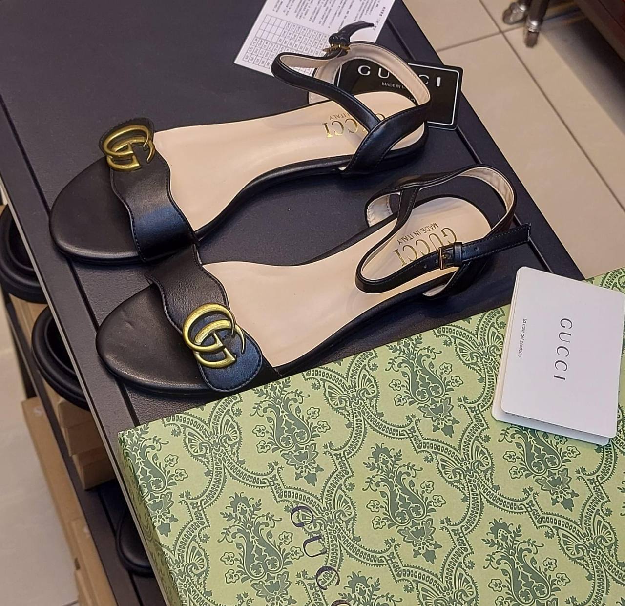 GUCCI
180 dhs✅
*SIZE 36 TO 41*
Zain224
♥️♥️♥️