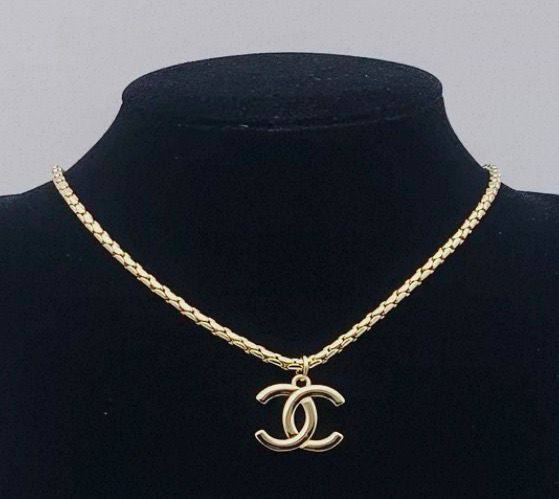 Chanel
___NECKLACE___🍃
*MASTER*🍃💕
With normal box 🛍️
50 dhs✅
With master box 🛍️
65 dhs✅
Zain263
♥️♥️♥️