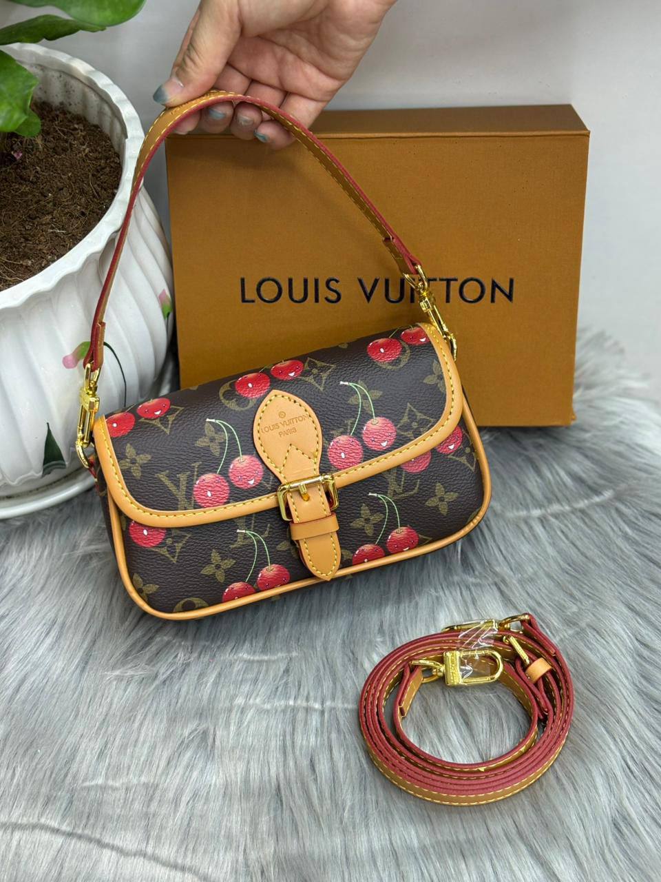LV
SIZE ……… 19 CM 🥰🥰🥰
90 dhs🪙🌨️
with BOX
🎁🎁🎁
Zain244
♥️♥️♥️