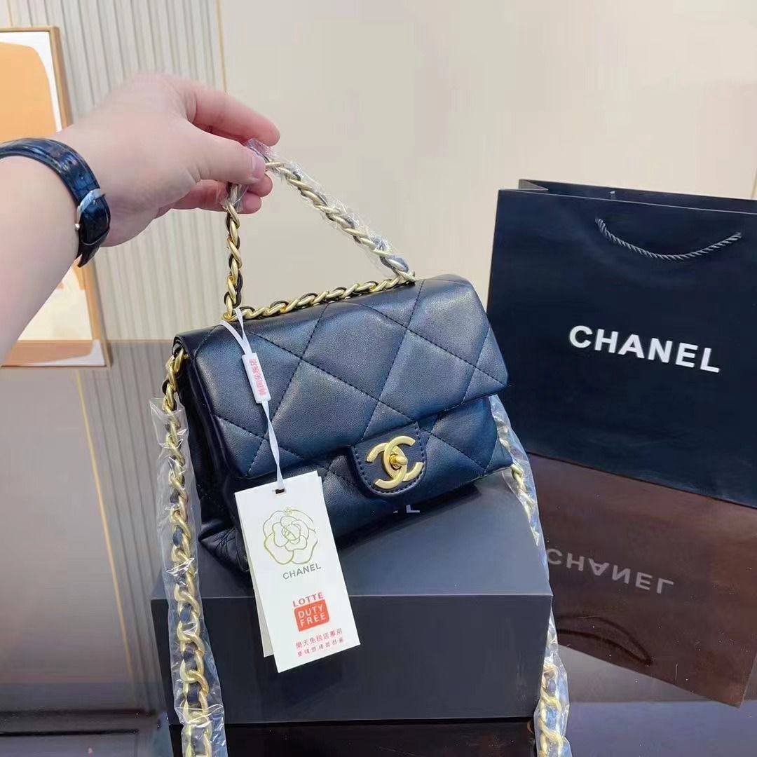 CHANEL
HIGH QUALITY
WITH BOX
🎁🎁🎁
110 dhs✅
Zain295
♥️♥️♥️