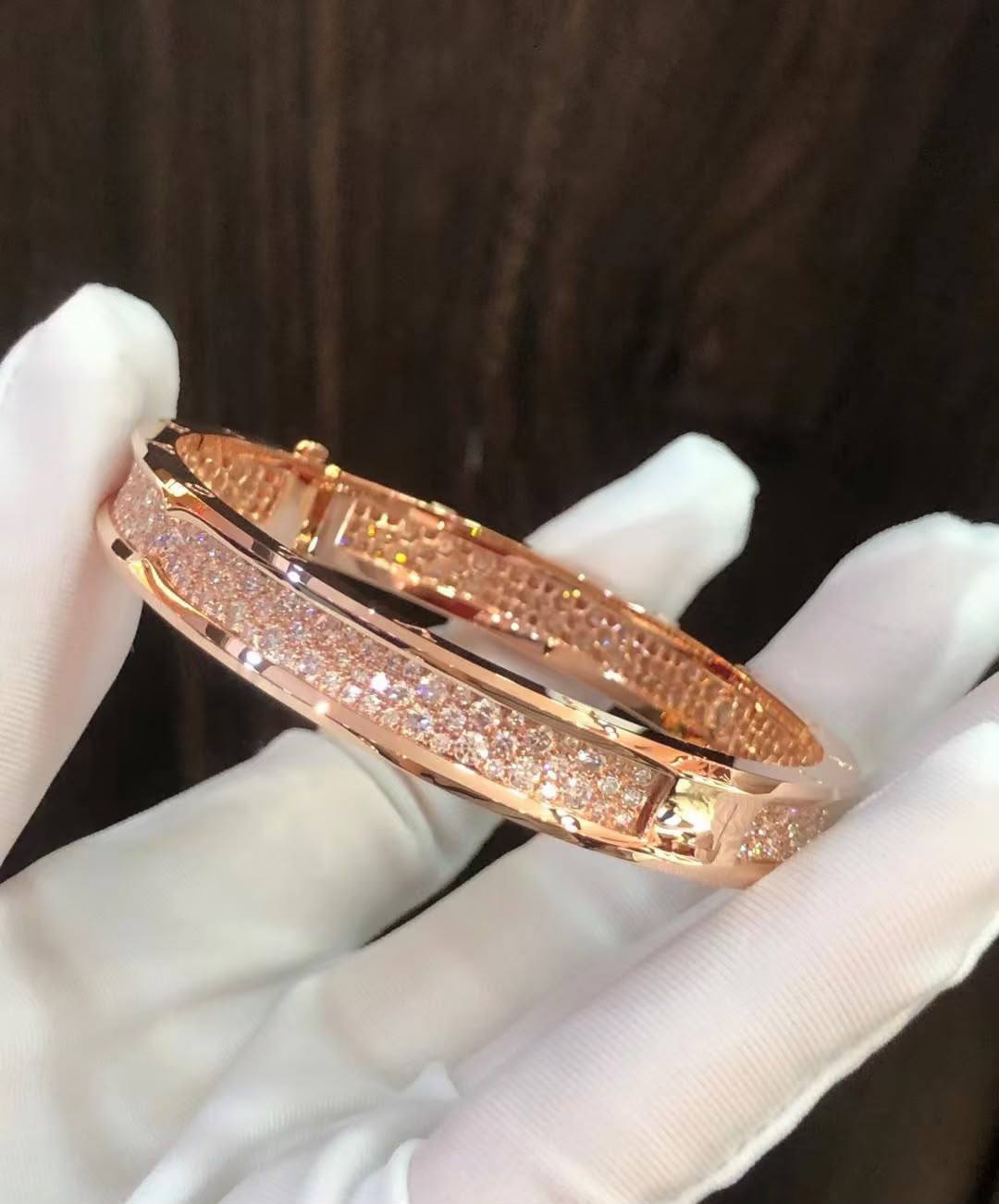 *BVLGARI❤️🔥*
Bangle 🦋
Master quality 💯
With normal boxes 🗃️
110 dhs🇦🇪🇦🇪🇦🇪
With master box 📦
170 dhs🇦🇪🇦🇪🇦🇪
Zain216
♥️♥️♥️
