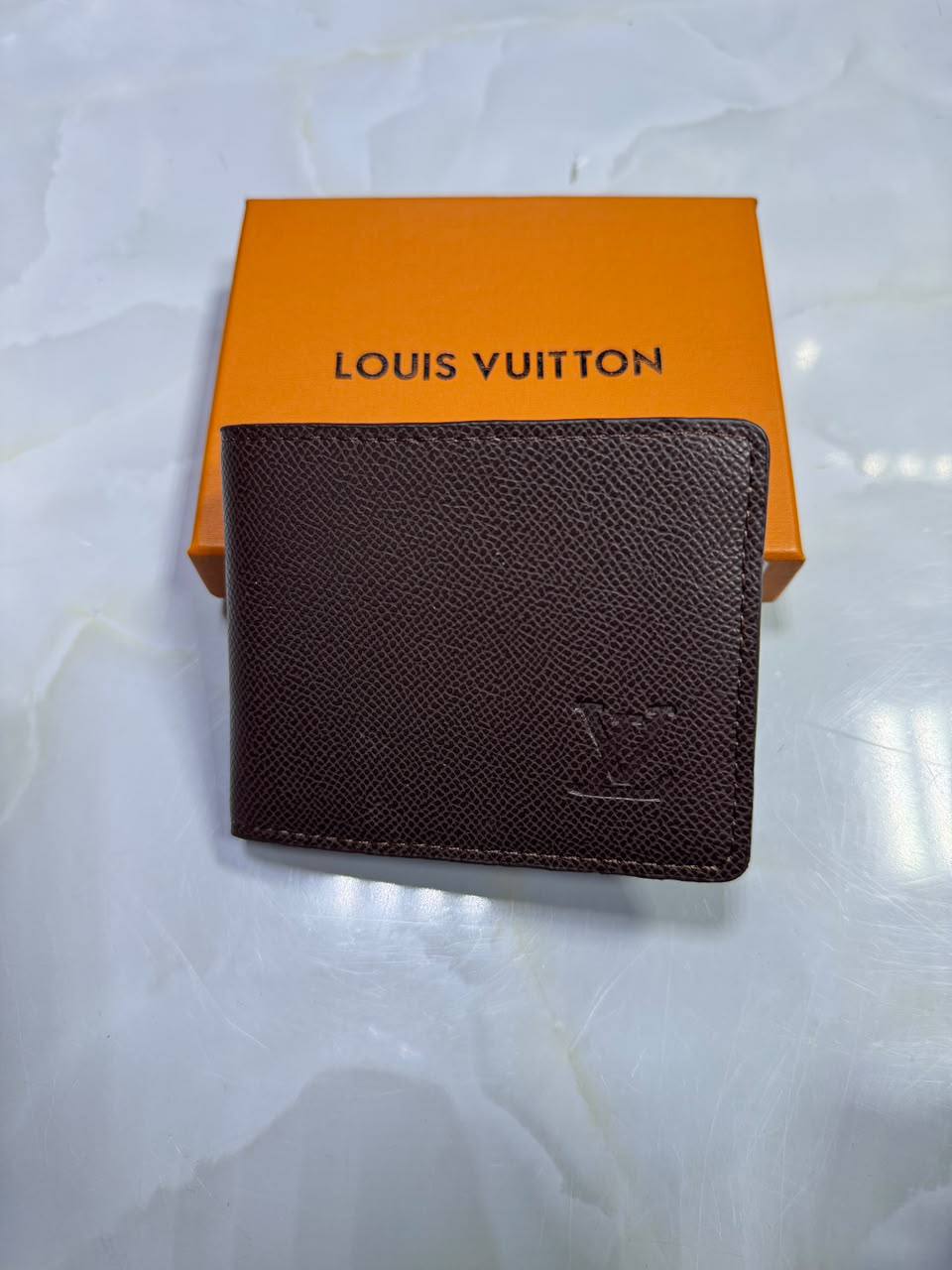 LV-men's
wallet
With box
30 dhs🇦🇪🇦🇪
Zain50
♥️♥️♥️
