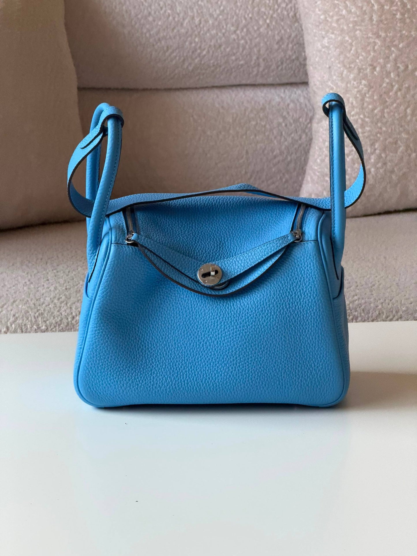 Hermes Lindy 26cm💕master quality😍with box❤️
390 dhs🇦🇪🇦🇪
Zain52
♥️♥️♥️