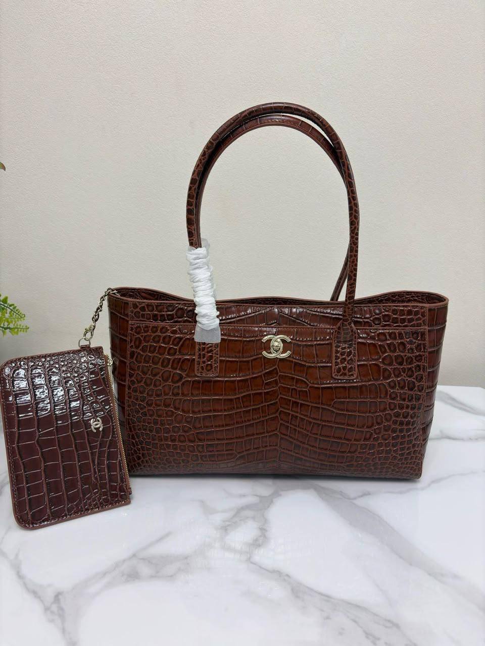 Chanel
Copy1.
300 dhs🇦🇪🇦🇪
with box
Size 40 cm
Zain175
♥️♥️♥️
