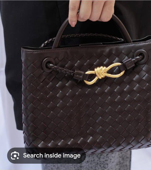 Bottega
⚡26cm
⚡without box
100 dhs💓
Zain118
♥️♥️♥️