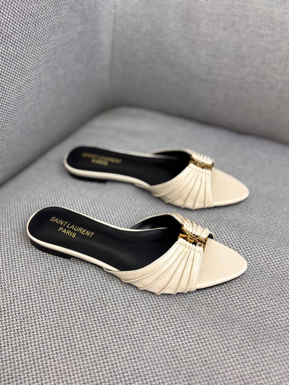 YSL
100 dhs✅
Size 36-42
Zain55
♥️♥️♥️