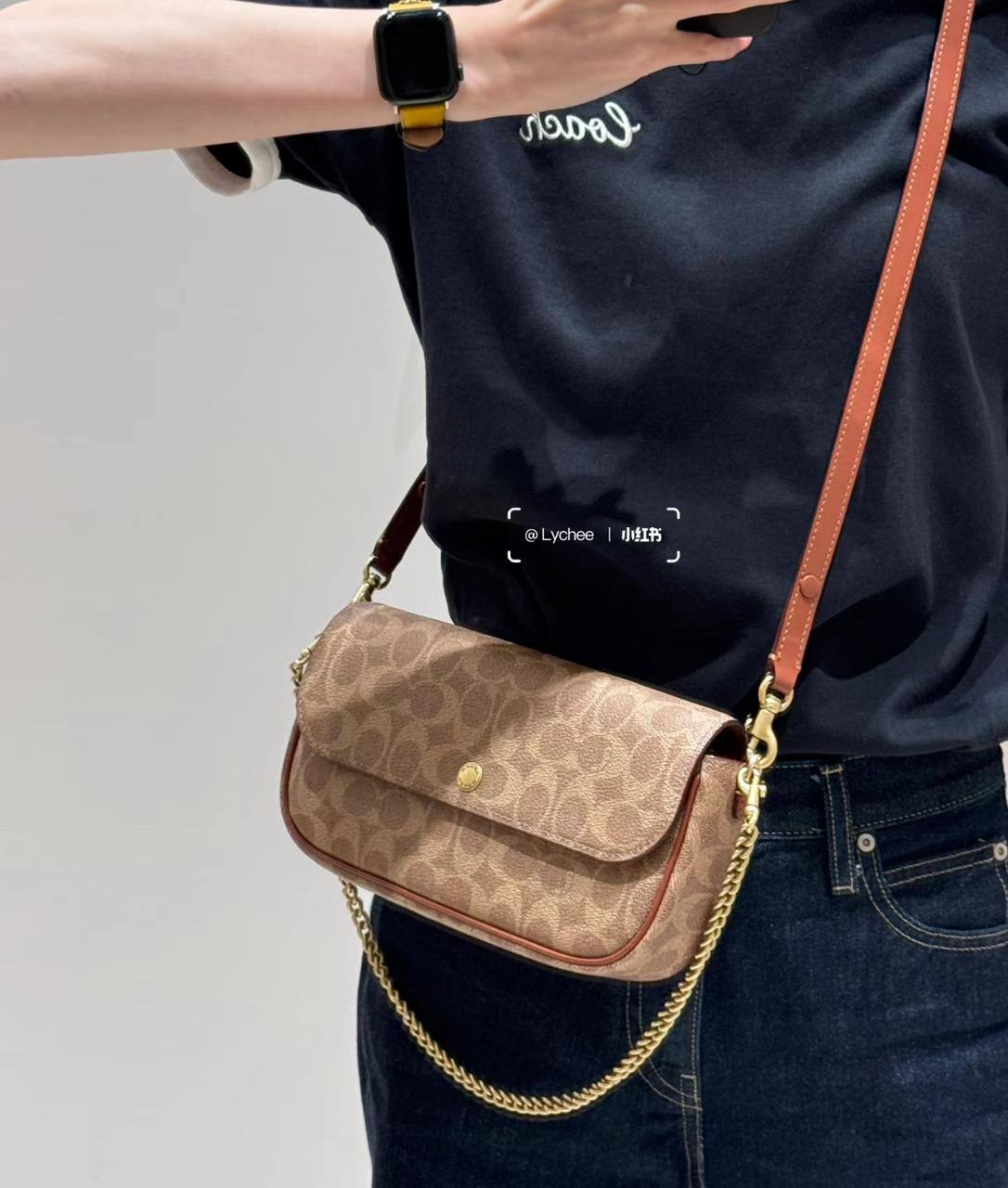 Coach
Size:24cm
With box
🎁🎁🎁
90 dhs🪙🌨️
Zain148
♥️♥️♥️