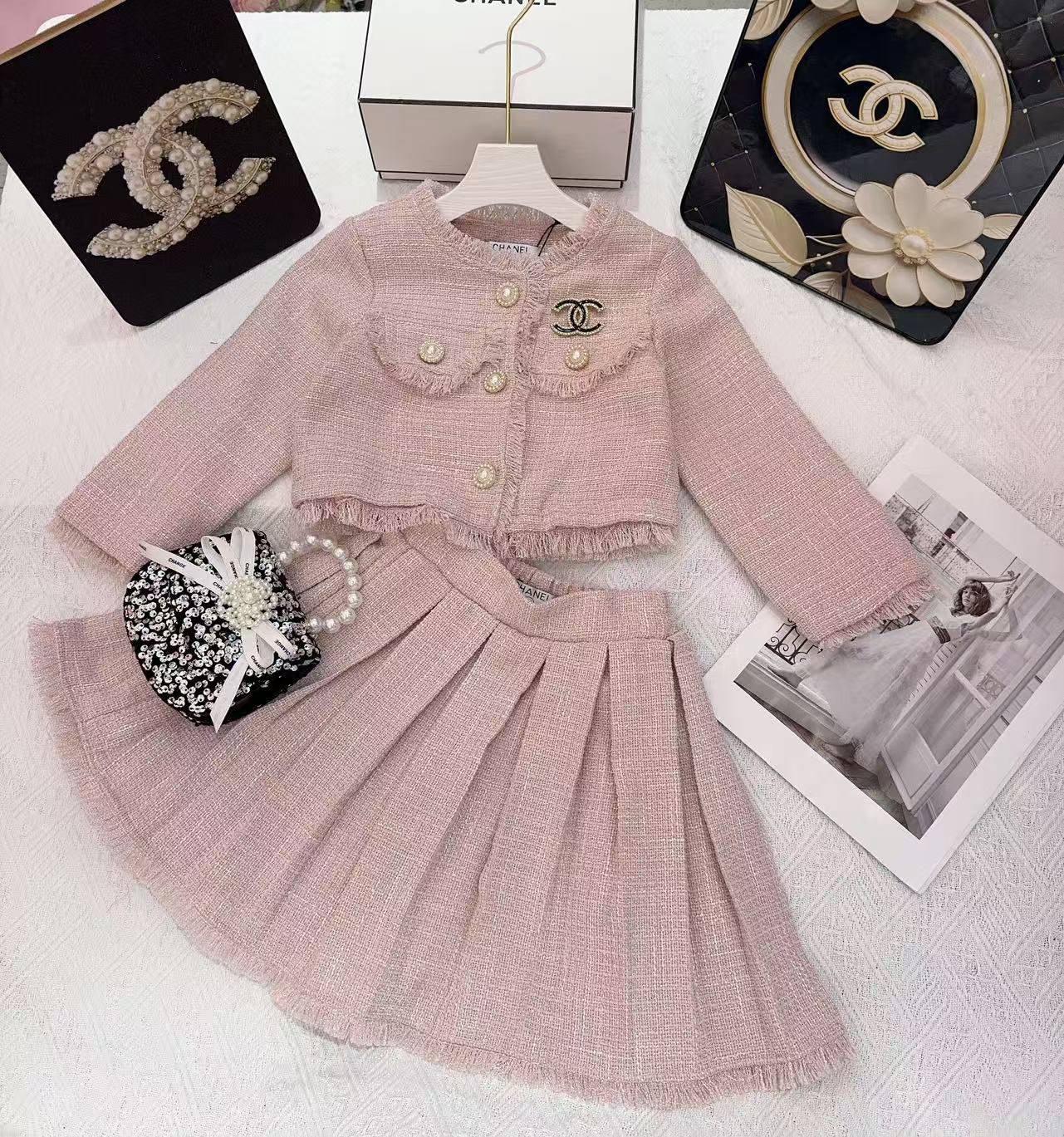 Chanel
4-13y
190 dhs🪙🌨️
Zain151
♥️♥️♥️